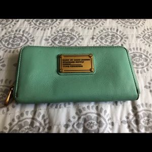 Marc Jacobs Zip around wallet